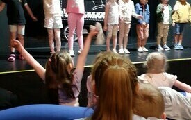 Wycieczka przedszkolak&oacute;w do teatru 2