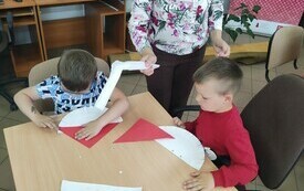 Wizyta w bibliotece przedszkolak&oacute;w z Publicznej Szkoły Podstawowej w Łomnie 18