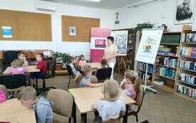 Wizyta w bibliotece przedszkolak&oacute;w z Publicznej Szkoły Podstawowej w Łomnie 27
