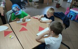 Wizyta w bibliotece przedszkolak&oacute;w z Publicznej Szkoły Podstawowej w Łomnie 35