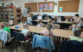 Wizyta w bibliotece przedszkolak&oacute;w z Publicznej Szkoły Podstawowej w Łomnie 40