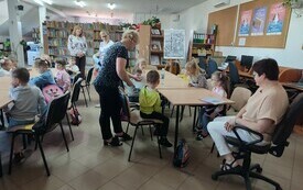 Wizyta w bibliotece przedszkolak&oacute;w z Publicznej Szkoły Podstawowej w Łomnie 42