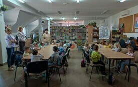 Wizyta w bibliotece przedszkolak&oacute;w z Publicznej Szkoły Podstawowej w Łomnie 44