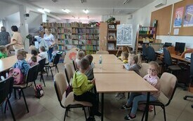 Wizyta w bibliotece przedszkolak&oacute;w z Publicznej Szkoły Podstawowej w Łomnie 45