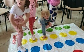 Wizyta w bibliotece przedszkolak&oacute;w z Publicznej Szkoły Podstawowej w Łomnie 48
