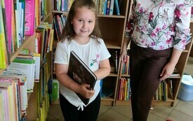 Wizyta w bibliotece przedszkolak&oacute;w z Publicznej Szkoły Podstawowej w Łomnie 49