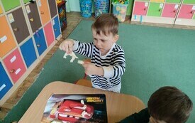 Podsumowanie projektu edukacyjnego &bdquo;Gramy zmysłami&rdquo; - PSP Łomno 7