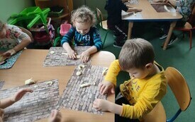 Podsumowanie projektu edukacyjnego &bdquo;Gramy zmysłami&rdquo; - PSP Łomno 9