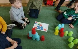 Podsumowanie projektu edukacyjnego &bdquo;Gramy zmysłami&rdquo; - PSP Łomno 13