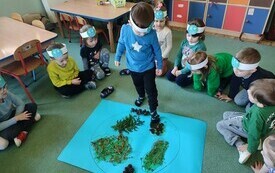 Podsumowanie projektu edukacyjnego &bdquo;Gramy zmysłami&rdquo; - PSP Łomno 37