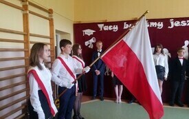 Pożegnanie klasy 8 - PSP Łomno 4