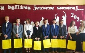 Pożegnanie klasy 8 - PSP Łomno 5