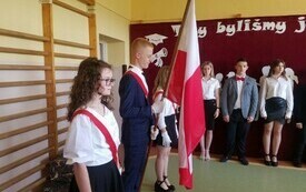 Pożegnanie klasy 8 - PSP Łomno 11