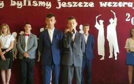 Pożegnanie klasy 8 - PSP Łomno 18