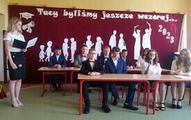 Pożegnanie klasy 8 - PSP Łomno 19