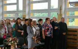&bdquo;Wszystko ma sw&oacute;j czas&hellip;&rdquo;. Minęły wakacje &ndash; rozpoczynamy nowy rok szkolny w Publicznej Szkole Podstawowej im. Feliksa Szczęsnego Karnickiego w Chybicach.  6