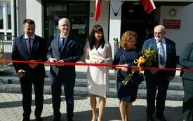 Uroczyste otwarcie rozbudowanego budynku Publicznej Szkoły Podstawowej w Łomnie 93