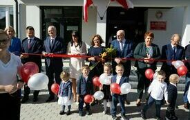 Uroczyste otwarcie rozbudowanego budynku Publicznej Szkoły Podstawowej w Łomnie 95
