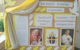 Dzień Papieski - PSP Łomno 1