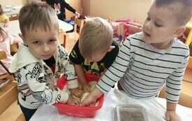 Dzień Chleba w przedszkolu w Chybicach 14