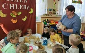 Dzień Chleba w przedszkolu w Chybicach 27