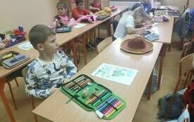 MIĘDZYNARODOWY DZIEŃ POSTACI Z BAJEK W PRZEDSZKOLU W CHYBICAH 13