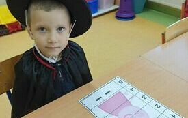 MIĘDZYNARODOWY DZIEŃ POSTACI Z BAJEK W PRZEDSZKOLU W CHYBICAH 54