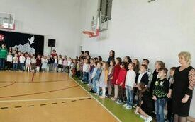 Szkoła do hymnu 4