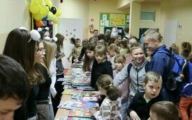 Kiermasz książek w Publicznej Szkole Podstawowej w Chybicach 9