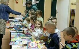Kiermasz książek w Publicznej Szkole Podstawowej w Chybicach 11