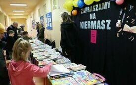 Kiermasz książek w Publicznej Szkole Podstawowej w Chybicach 18