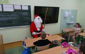 Mikołajki w klasie drugiej PSP w Godowie 16