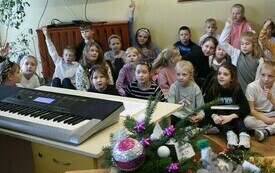 &bdquo;Wszyscy w dniu Bożego Narodzenia stajemy się dziećmi&hellip;&rdquo;. Przedświąteczny czas w świetlicy szkolnej w Chybicach 5
