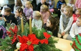 &bdquo;Wszyscy w dniu Bożego Narodzenia stajemy się dziećmi&hellip;&rdquo;. Przedświąteczny czas w świetlicy szkolnej w Chybicach 8