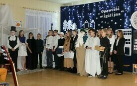 Przedświąteczne czytanie &bdquo;Opowieści wigilijnej&rdquo; w Chybicach 3