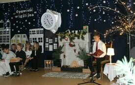 Przedświąteczne czytanie &bdquo;Opowieści wigilijnej&rdquo; w Chybicach 24