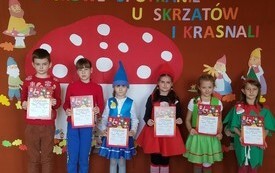 Bajkowy świat krasnali w Publicznej Szkole Podstawowej w Łomnie 3