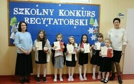 &bdquo;Magia Świąt Bożego Narodzenia&rdquo;- Szkolny Konkurs Recytatorski w Publicznej Szkole Podstawowej im. Feliksa Szczęsnego Karnickiego w Chybicach 2