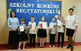 &bdquo;Magia Świąt Bożego Narodzenia&rdquo;- Szkolny Konkurs Recytatorski w Publicznej Szkole Podstawowej im. Feliksa Szczęsnego Karnickiego w Chybicach 4