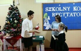&bdquo;Magia Świąt Bożego Narodzenia&rdquo;- Szkolny Konkurs Recytatorski w Publicznej Szkole Podstawowej im. Feliksa Szczęsnego Karnickiego w Chybicach 5