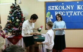 &bdquo;Magia Świąt Bożego Narodzenia&rdquo;- Szkolny Konkurs Recytatorski w Publicznej Szkole Podstawowej im. Feliksa Szczęsnego Karnickiego w Chybicach 6