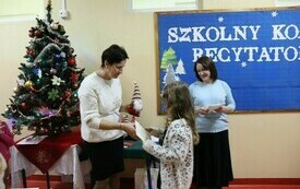 &bdquo;Magia Świąt Bożego Narodzenia&rdquo;- Szkolny Konkurs Recytatorski w Publicznej Szkole Podstawowej im. Feliksa Szczęsnego Karnickiego w Chybicach 8