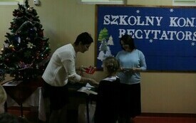 &bdquo;Magia Świąt Bożego Narodzenia&rdquo;- Szkolny Konkurs Recytatorski w Publicznej Szkole Podstawowej im. Feliksa Szczęsnego Karnickiego w Chybicach 11