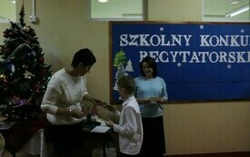 &bdquo;Magia Świąt Bożego Narodzenia&rdquo;- Szkolny Konkurs Recytatorski w Publicznej Szkole Podstawowej im. Feliksa Szczęsnego Karnickiego w Chybicach 13