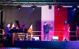 Nowy fortepian i oświetlenie estradowe 13