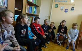 Pasowanie na Czytelnika w PSP w Łomnie 1