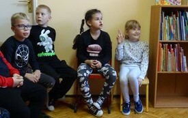 Pasowanie na Czytelnika w PSP w Łomnie 2
