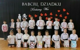 Dzień Babci i Dziadka w Publicznej Szkole Podstawowej im. Feliksa Szczęsnego Karnickiego  w Chybicach 3