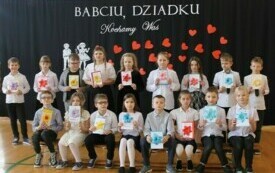 Dzień Babci i Dziadka w Publicznej Szkole Podstawowej im. Feliksa Szczęsnego Karnickiego  w Chybicach 5
