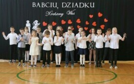 Dzień Babci i Dziadka w Publicznej Szkole Podstawowej im. Feliksa Szczęsnego Karnickiego  w Chybicach 9